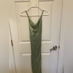 green dress